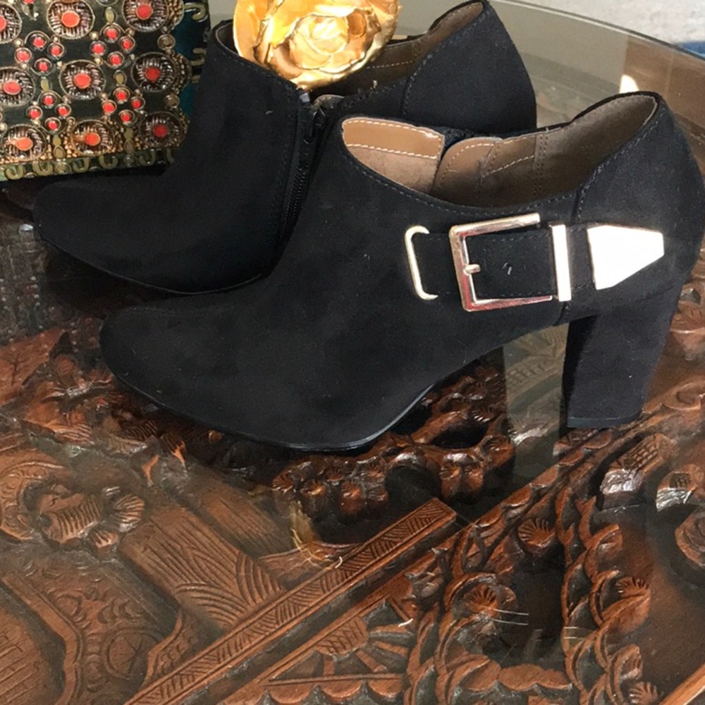 NWOT  Very pretty micro suede black heeled boots!
